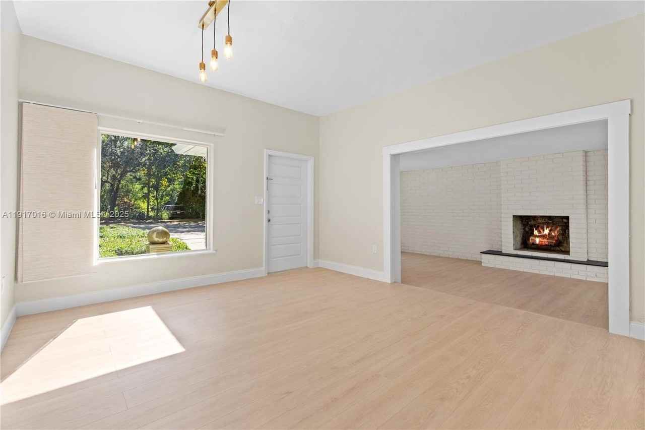 5865 Sw 48th St - Photo 3 of 15