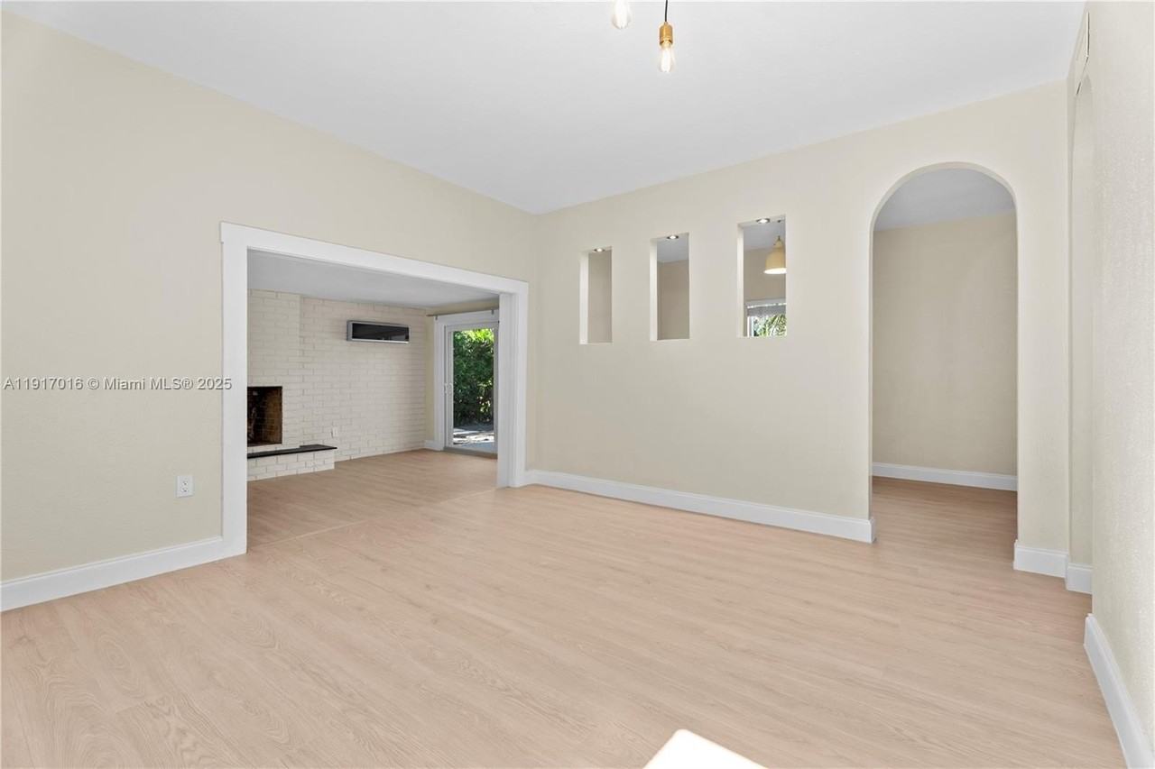 5865 Sw 48th St - Photo 4 of 15