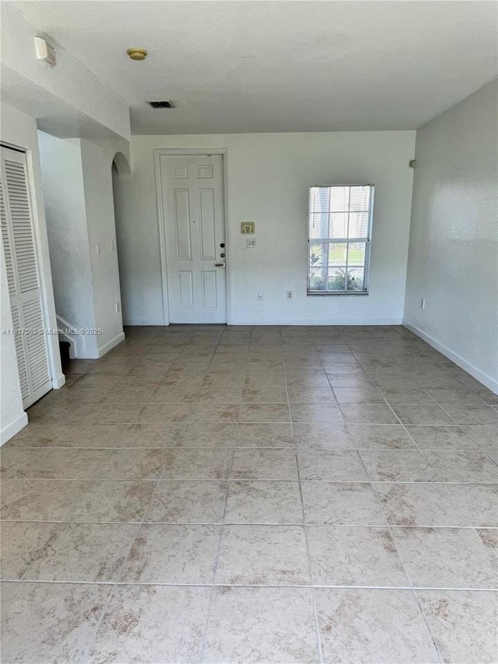 4100 Ne 24th Dr - Photo 2 of 12