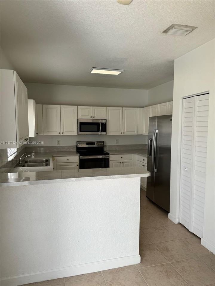 4100 Ne 24th Dr - Photo 5 of 12