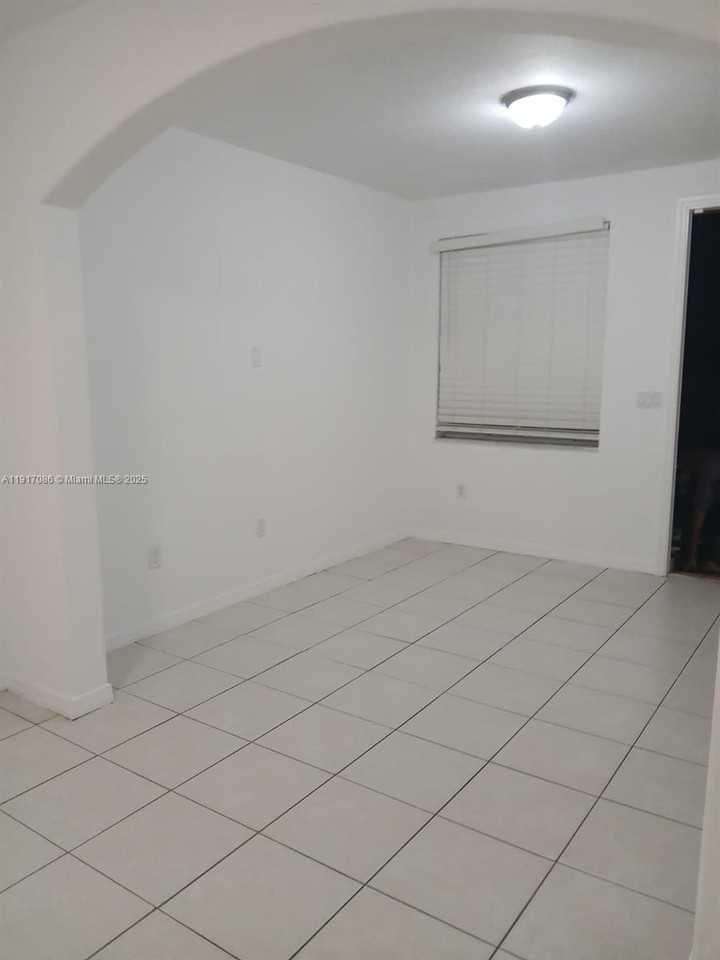 24386 Sw 109th Ct - Photo 3 of 33