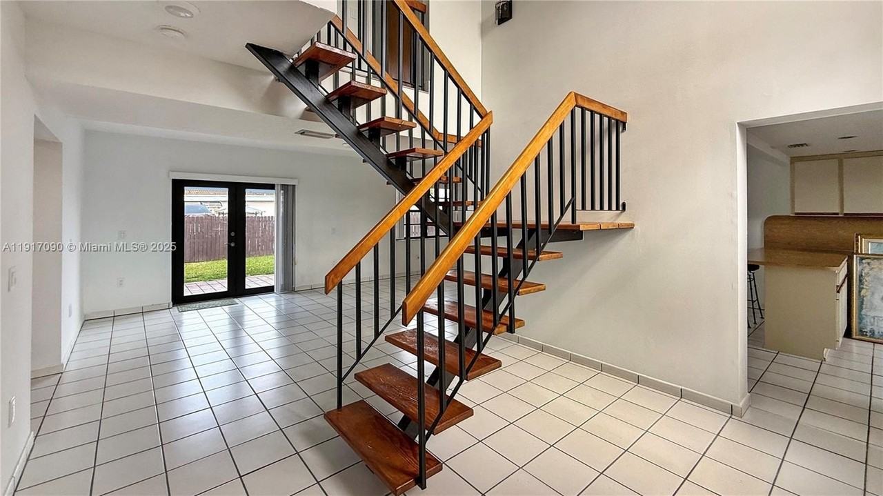 8877 Sw 36th St - Photo 5 of 45