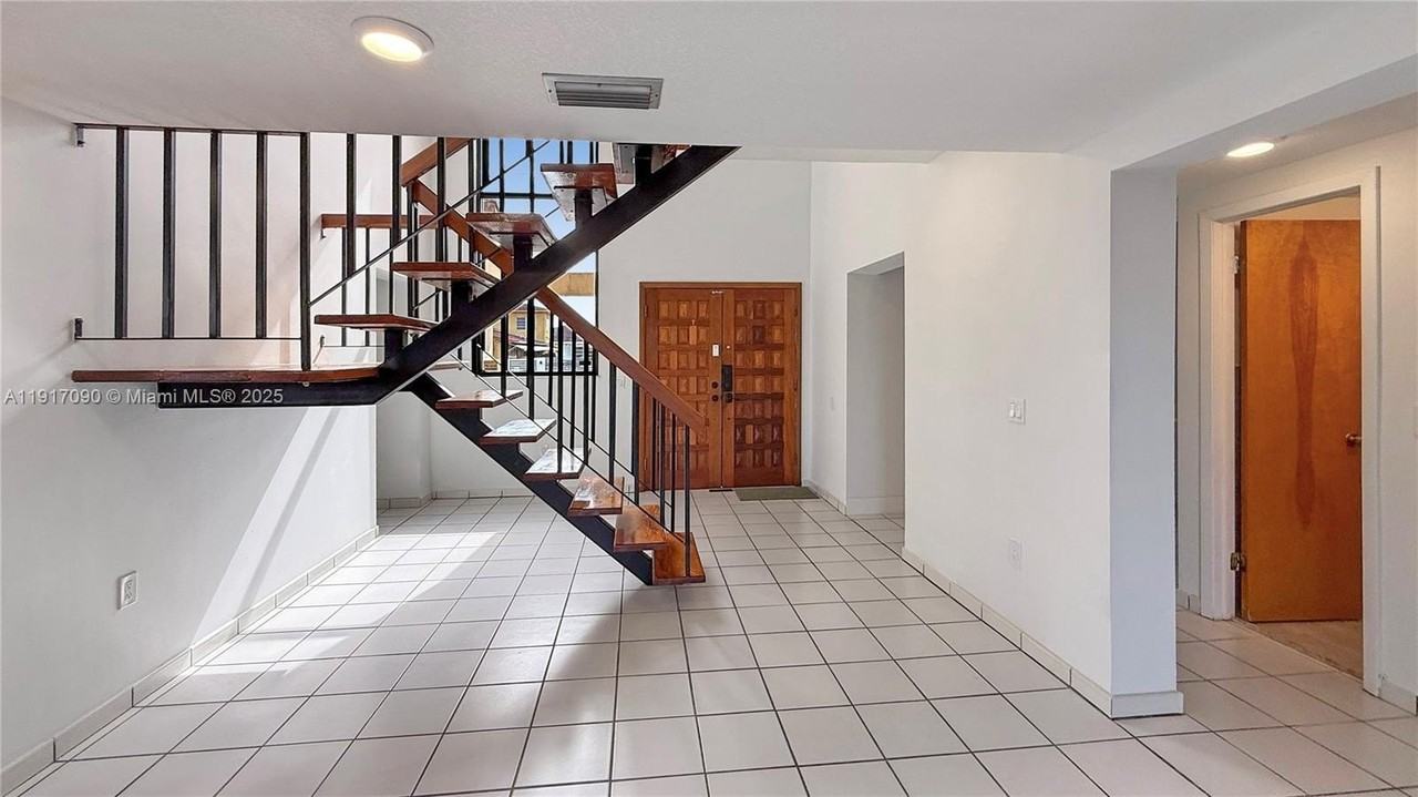 8877 Sw 36th St - Photo 6 of 45