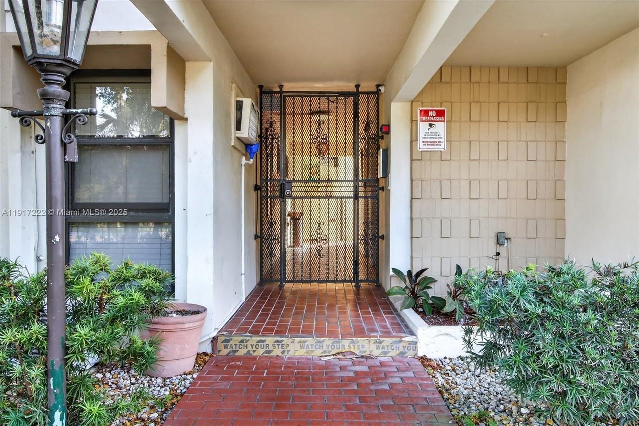 1600 S Le Jeune Rd #7 - Photo 3 of 20