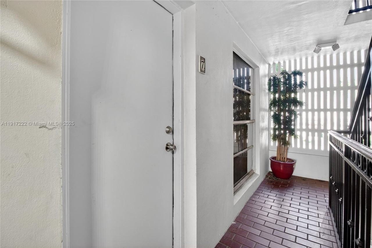 1600 S Le Jeune Rd #7 - Photo 4 of 20