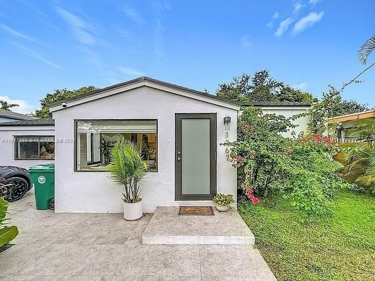 1367 Nw 41st St - Photo 3 of 22