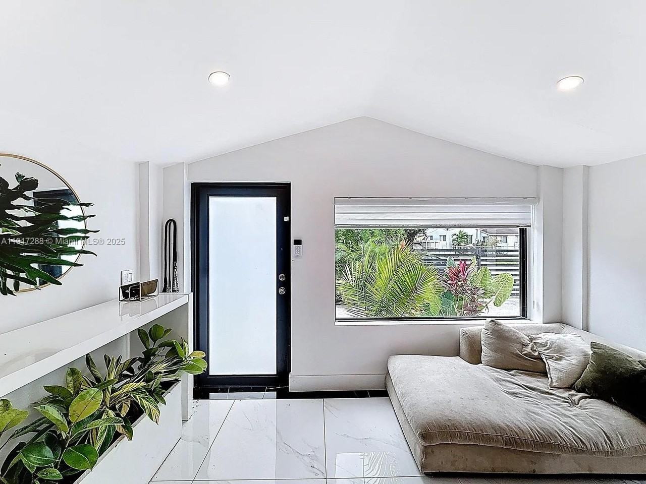 1367 Nw 41st St - Photo 4 of 22