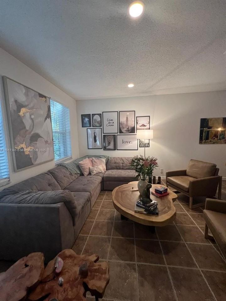 1546 Sandpiper Cir - Photo 7 of 39