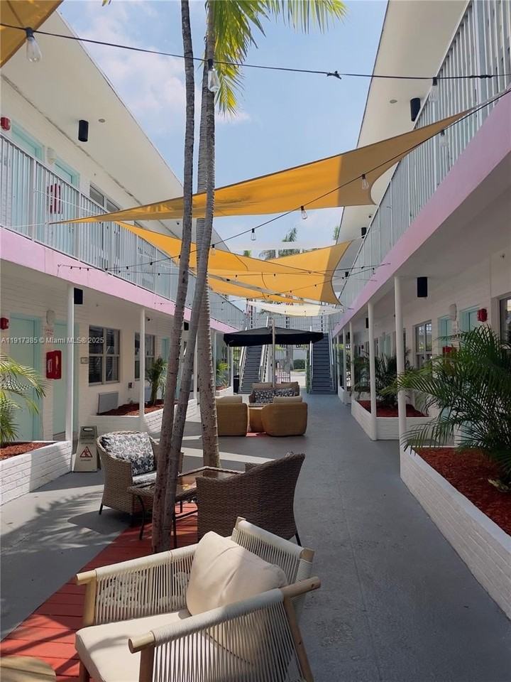 7500 Collins Avenue #114