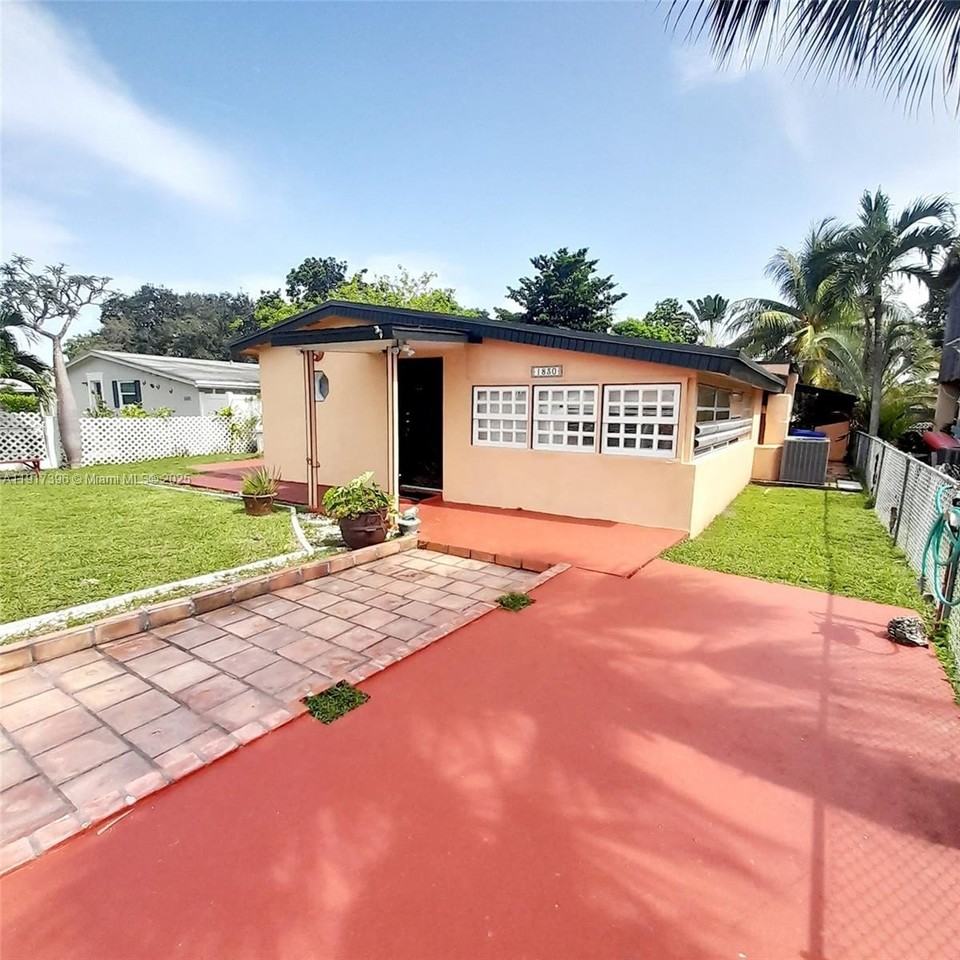 1830 Ne 175th St #1 - Photo 3 of 15