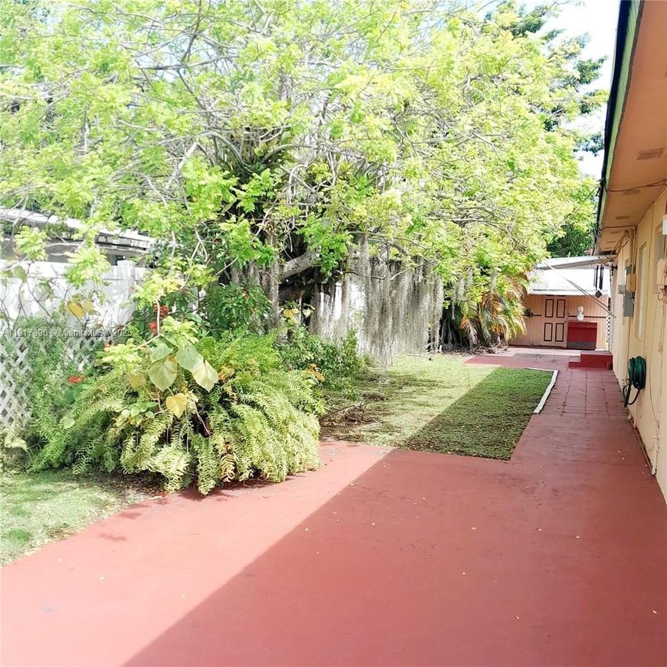 1830 Ne 175th St #1 - Photo 4 of 15