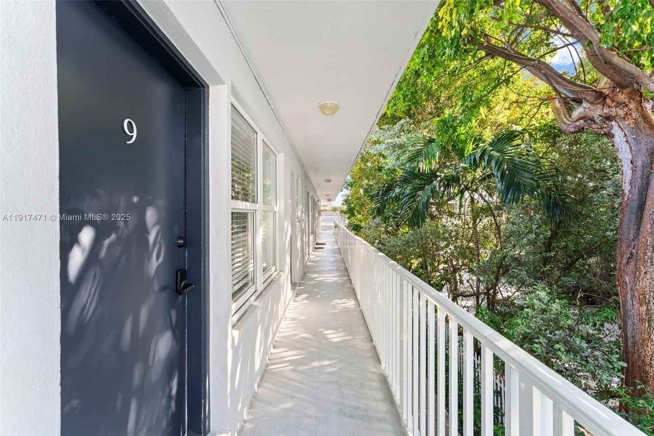 1515 West Avenue #9 - Photo 4 of 34