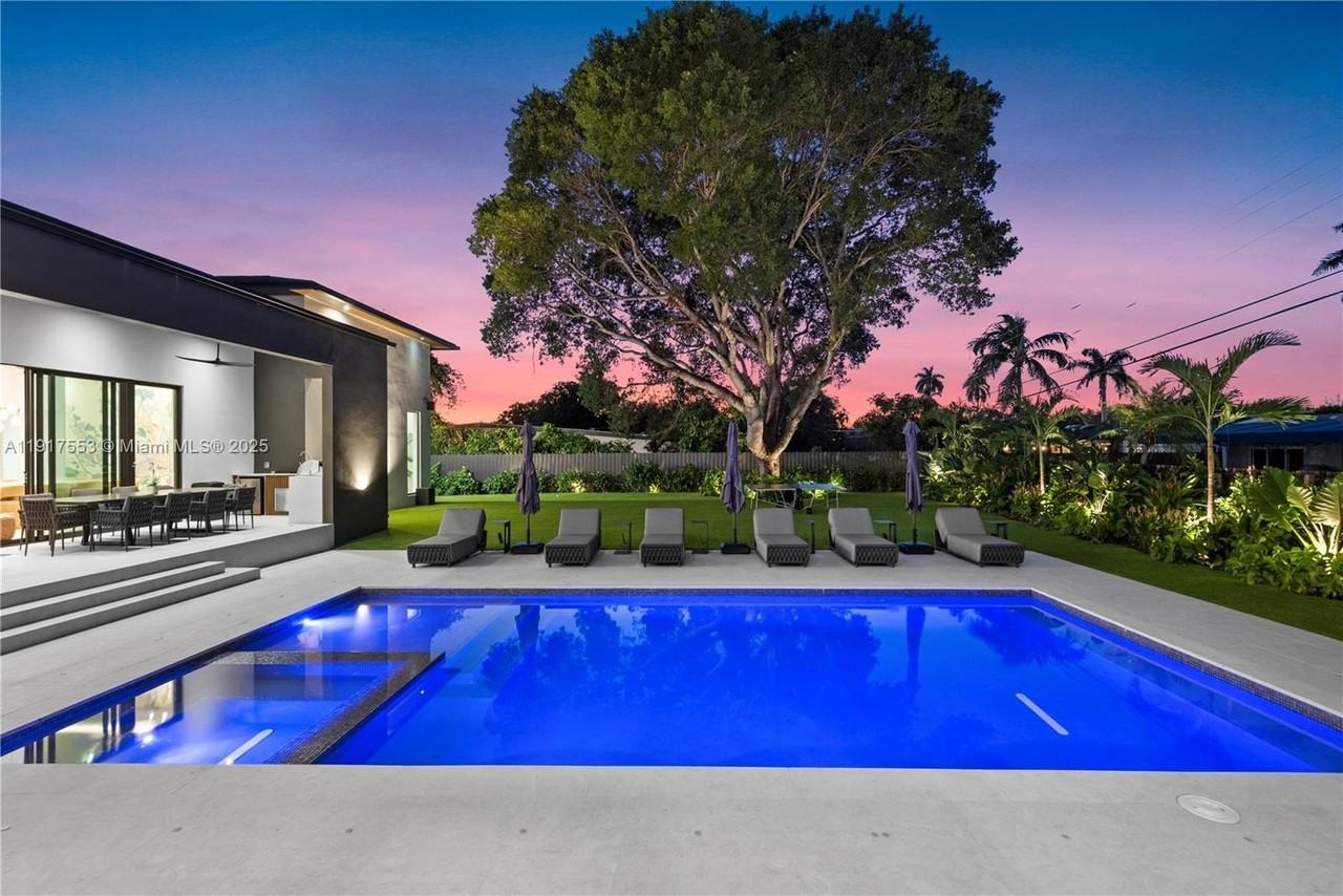 1881 Ne 196th Ter - Photo 2 of 50