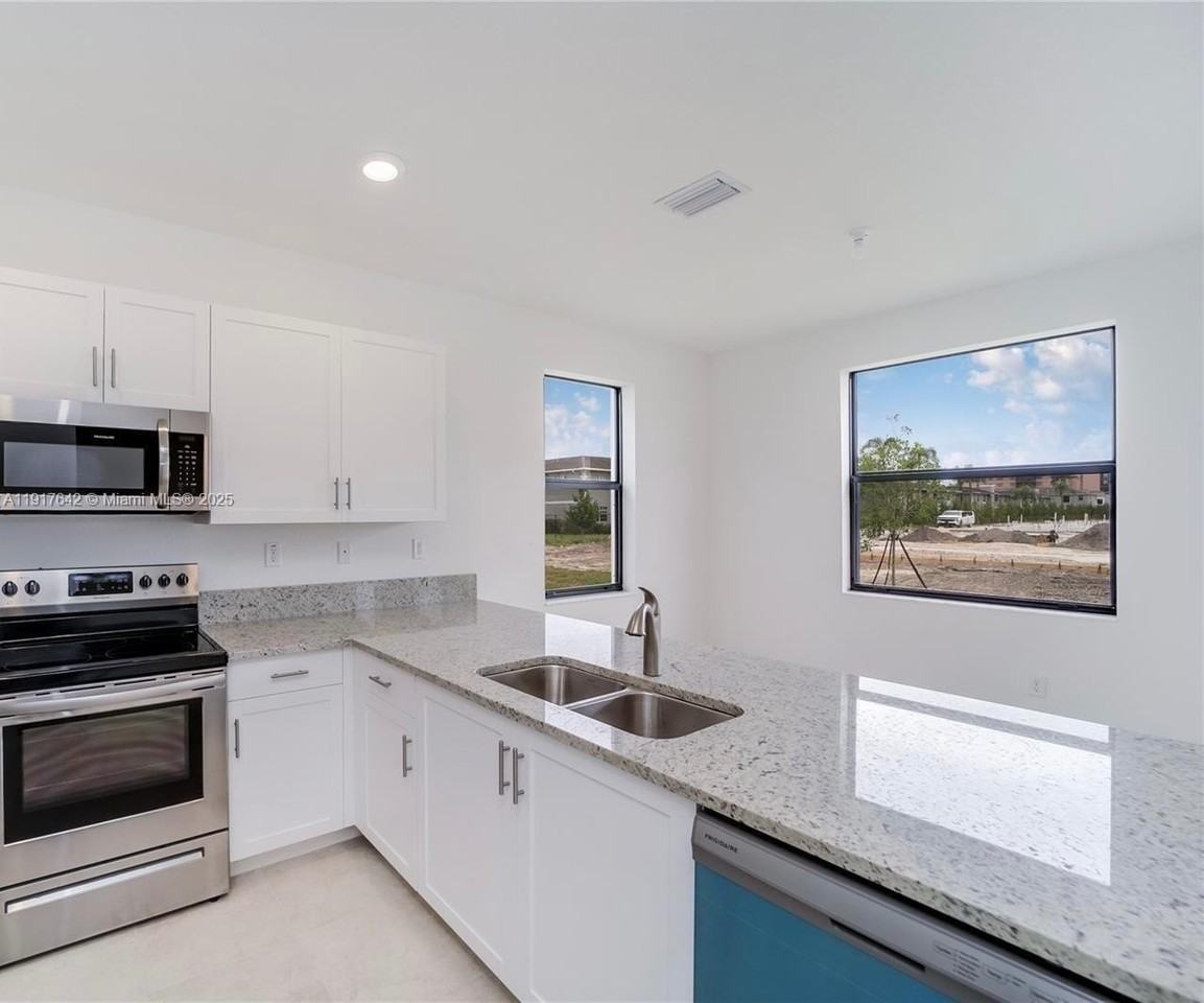 244 Ne 210th Way #244 - Photo 3 of 32