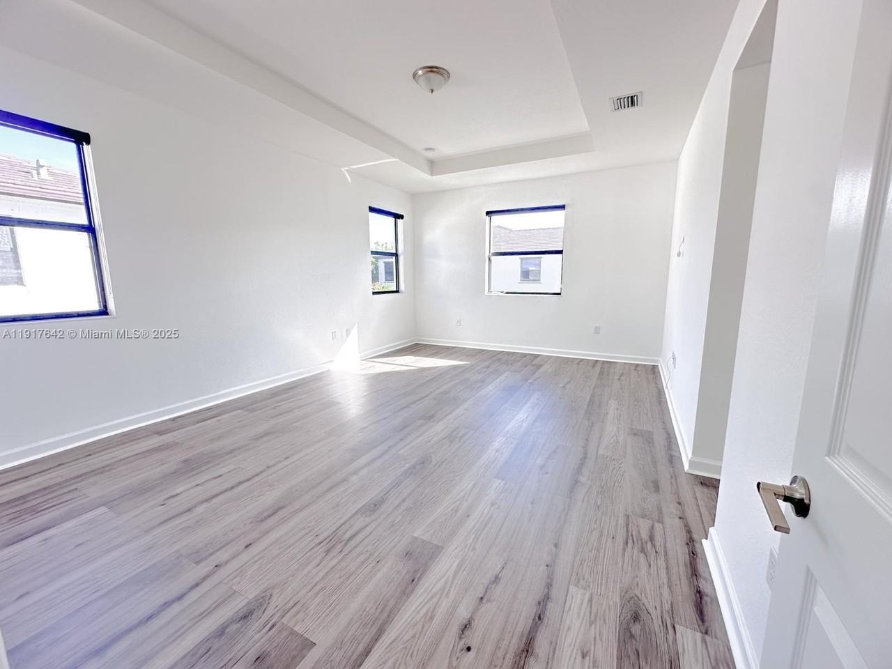 244 Ne 210th Way #244 - Photo 5 of 32