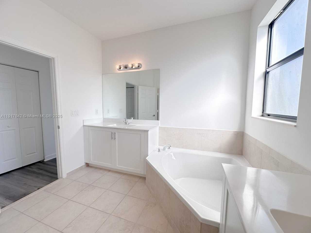 244 Ne 210th Way #244 - Photo 7 of 32