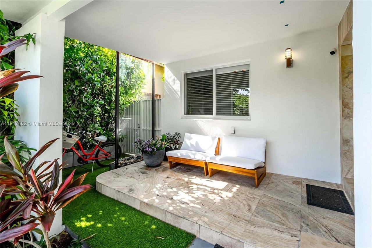 1360 Sw 16th St - Photo 2 of 35