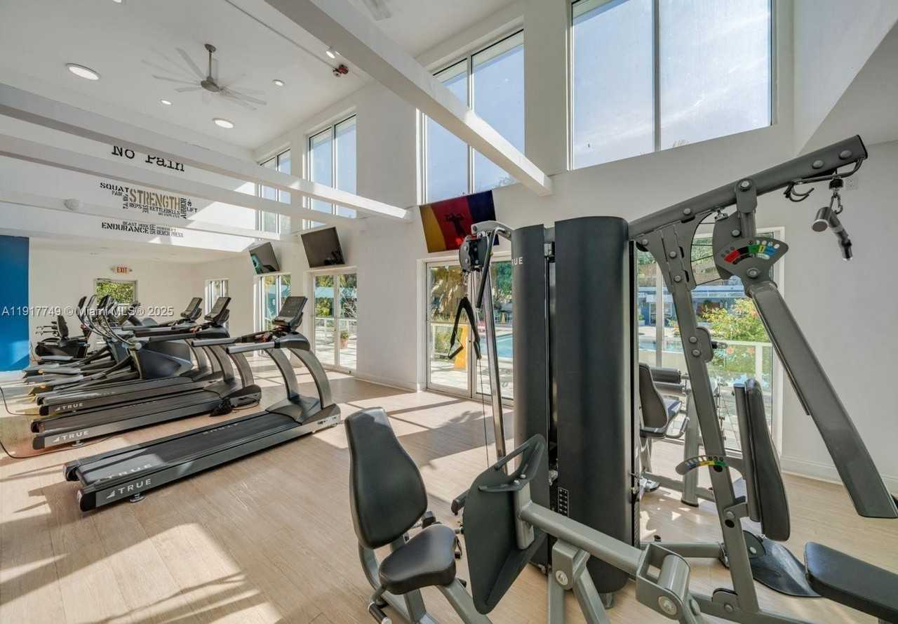 259 Ne 51st St #1 - Photo 3 of 11