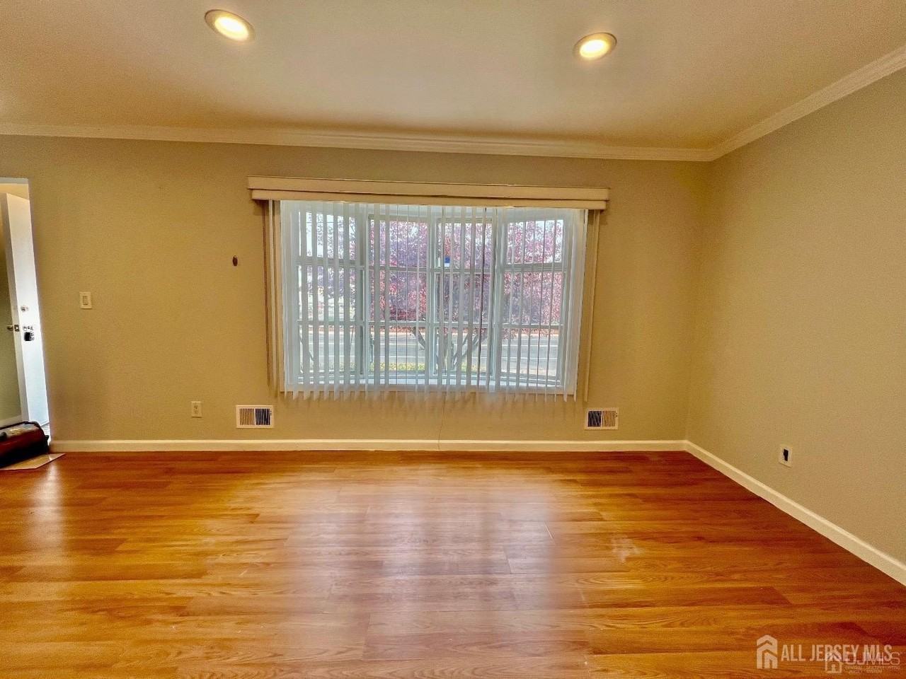 340 Old Post Rd - Photo 4 of 23