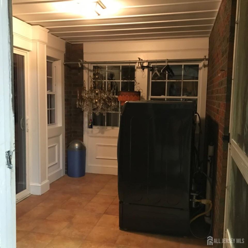 354 Alpine St - Photo 6 of 16