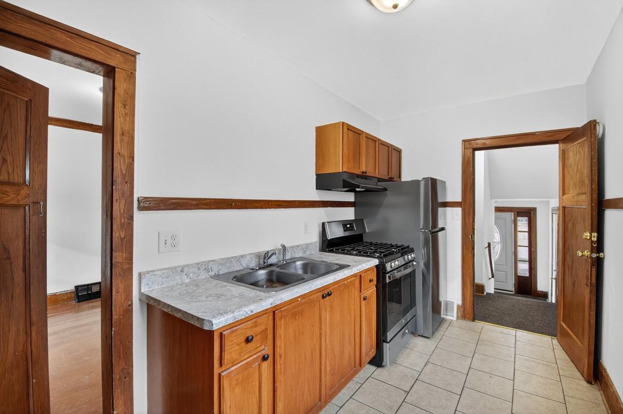 1927 Harriet St - Photo 6 of 25