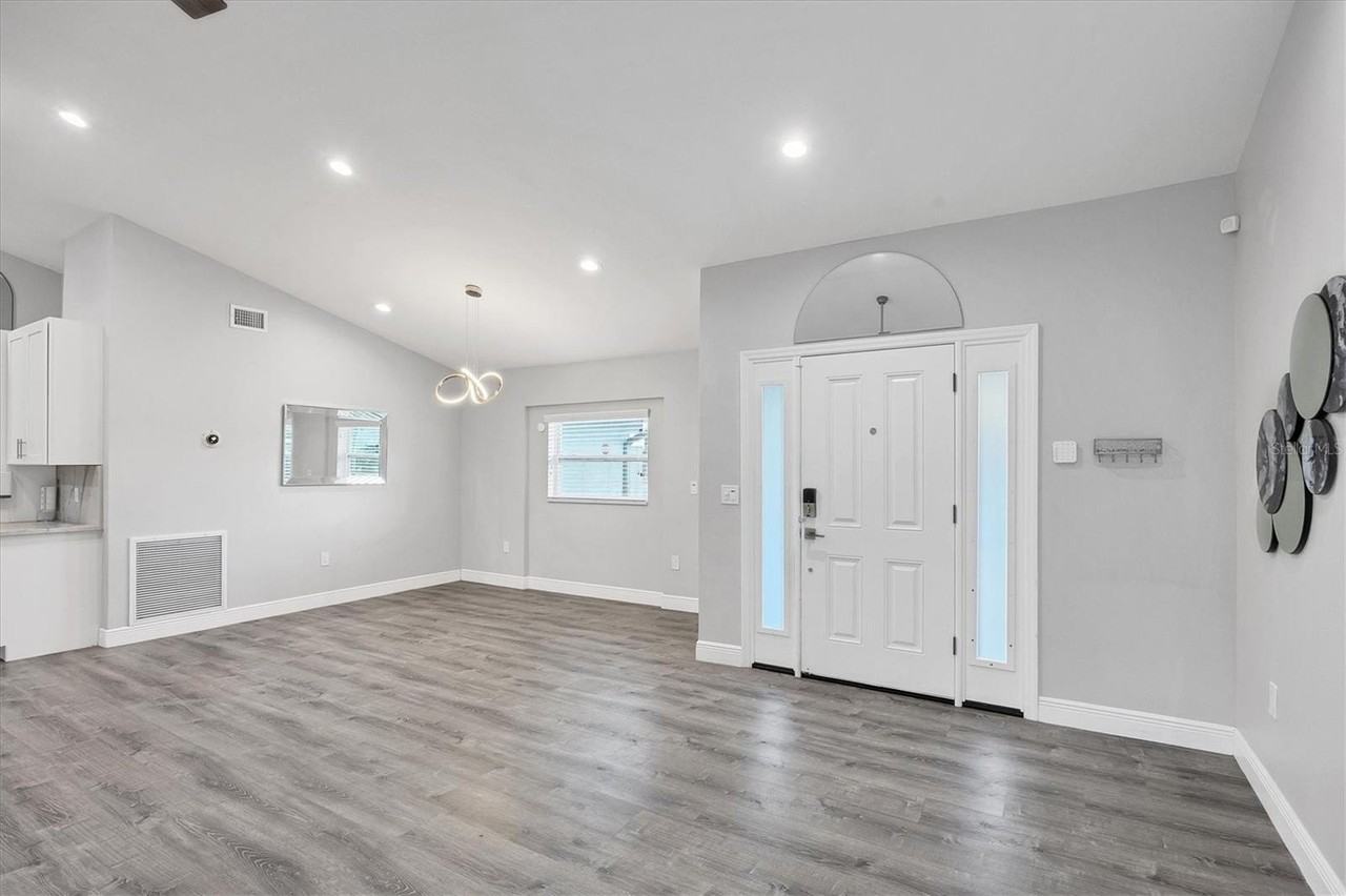 618 Eastpointe Ct - Photo 2 of 38