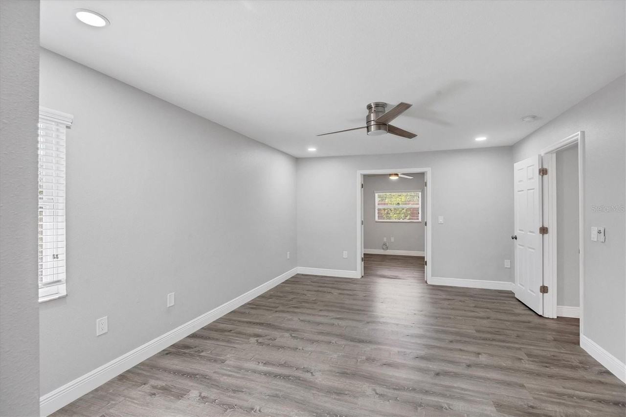 618 Eastpointe Ct - Photo 4 of 38