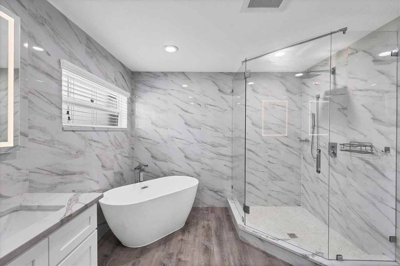 618 Eastpointe Ct - Photo 5 of 38