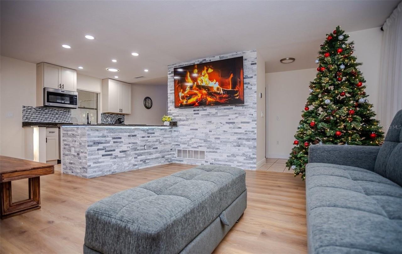 2719 Forest Knoll Dr - Photo 3 of 22