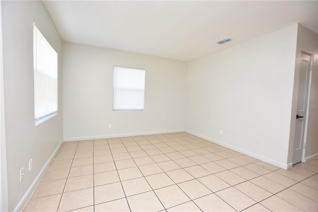 118 Flamingo Dr - Photo 4 of 37