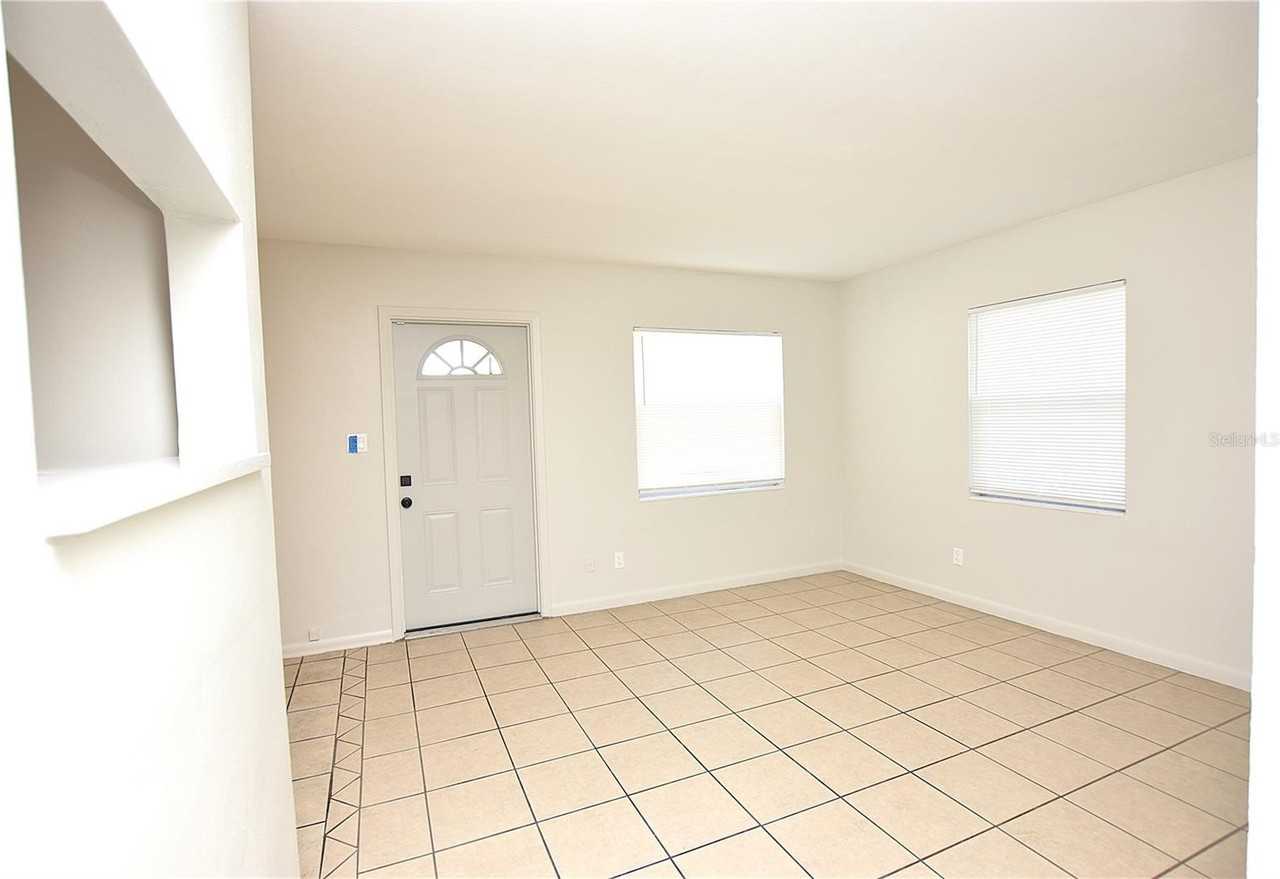 118 Flamingo Dr - Photo 5 of 37