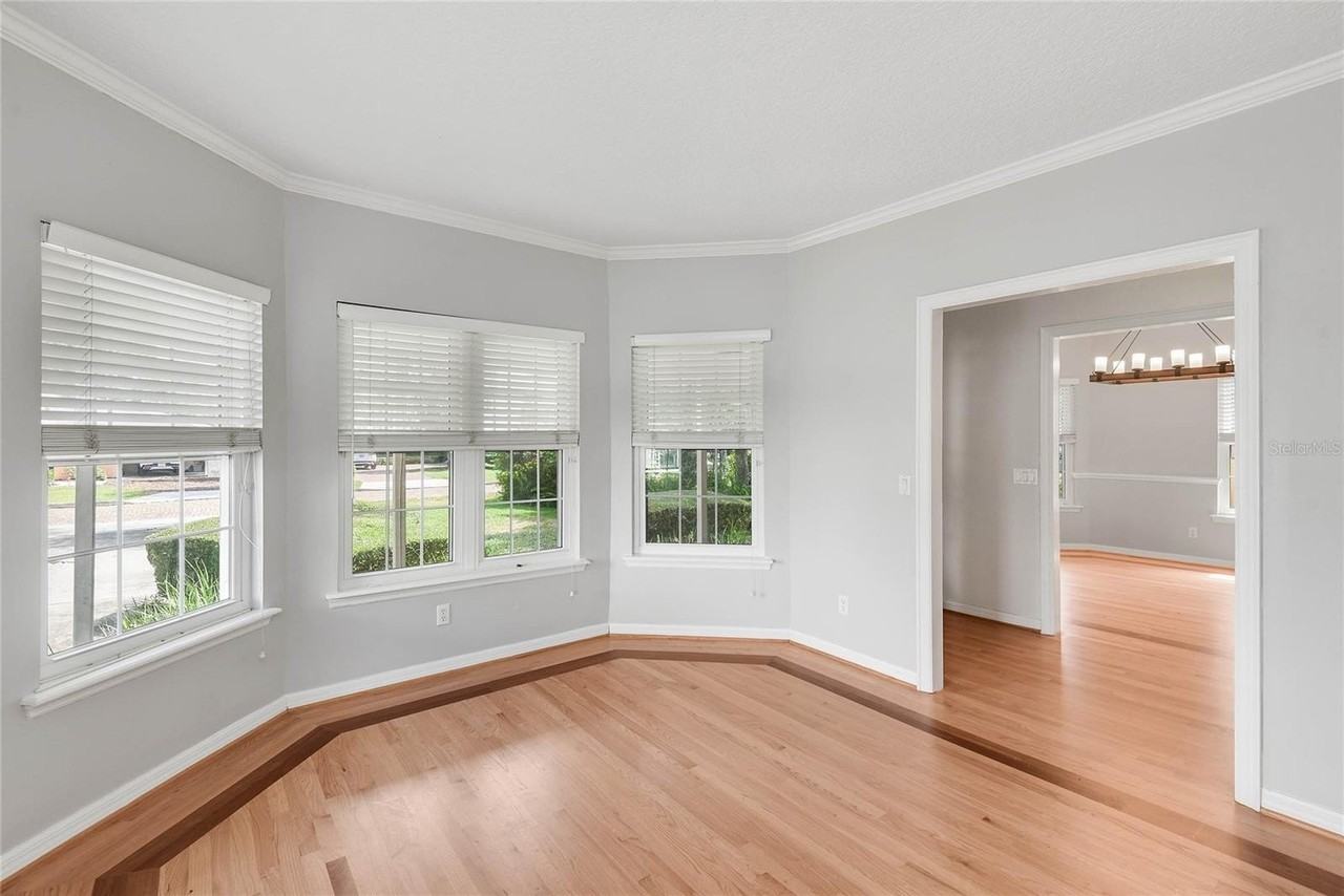 1580 Oakhurst Ave - Photo 6 of 36