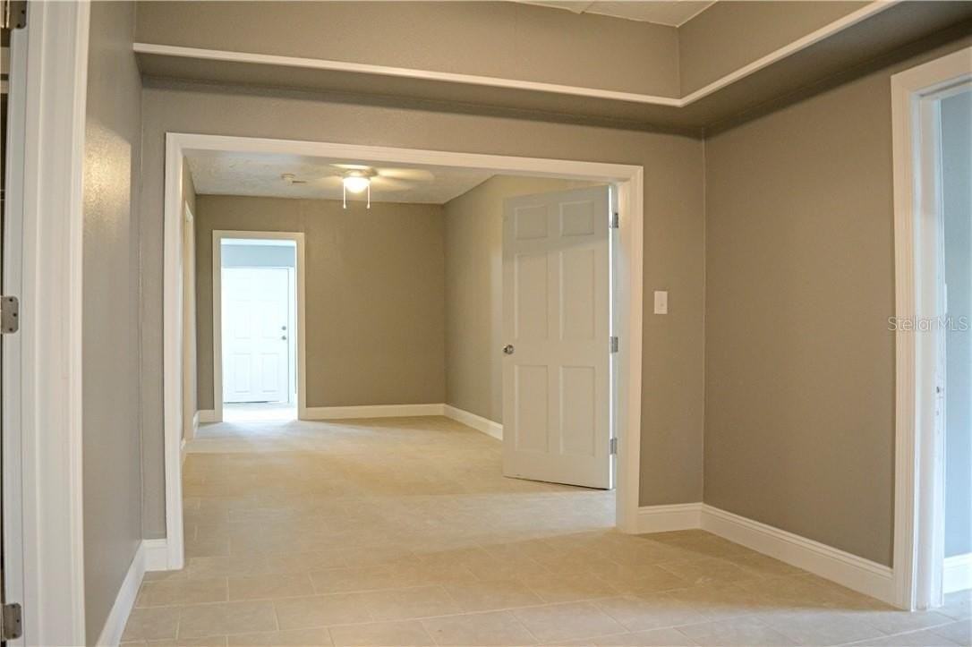 647 S Delaware Ave - Photo 5 of 19