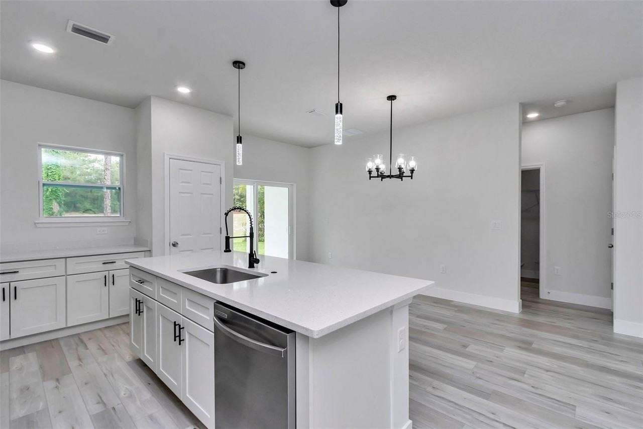 7911 N Pocono Dr - Photo 6 of 23