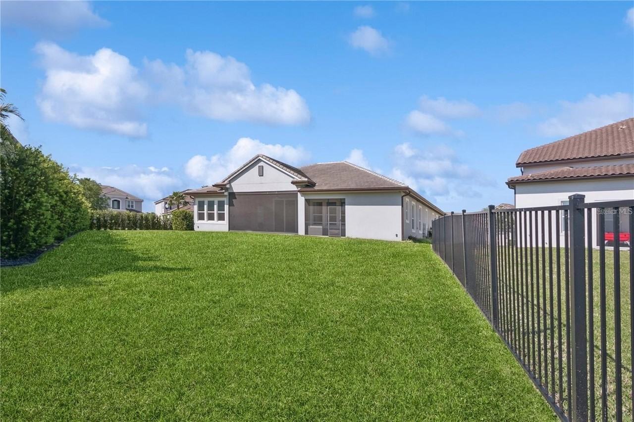 7031 Billie Ct - Photo 4 of 42