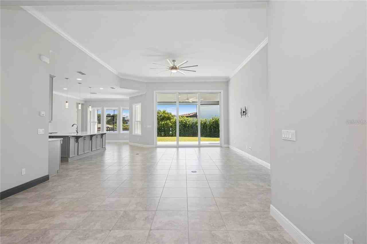 7031 Billie Ct - Photo 5 of 42