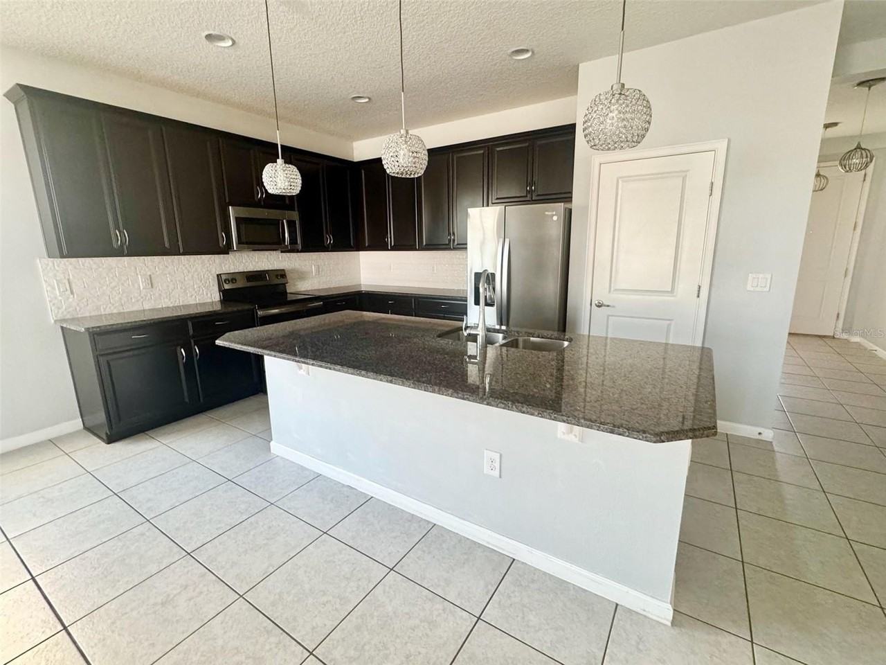 536 Sapphire Dr - Photo 5 of 23