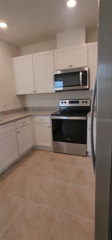 565 Park Place Blvd - Photo 4 of 10