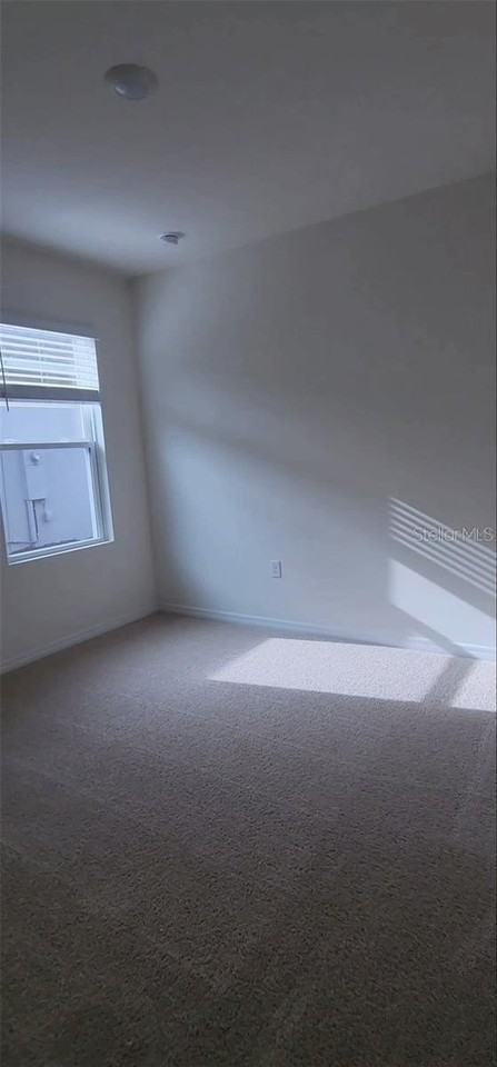 565 Park Place Blvd - Photo 5 of 10