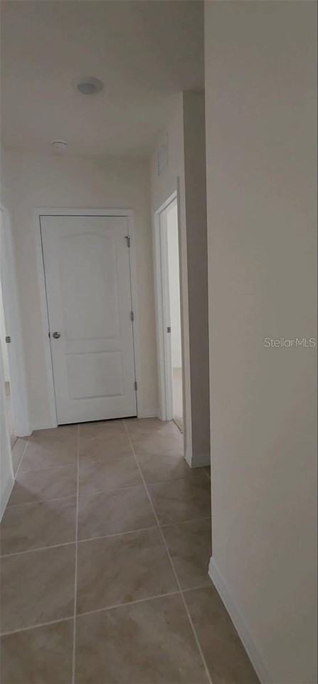 565 Park Place Blvd - Photo 7 of 10