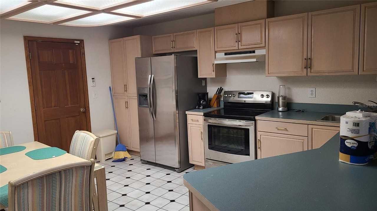 8404 Barrett Pl - Photo 3 of 27