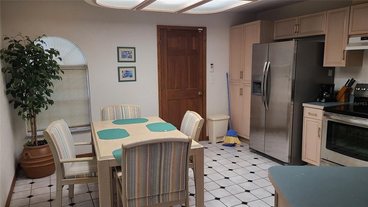 8404 Barrett Pl - Photo 4 of 27