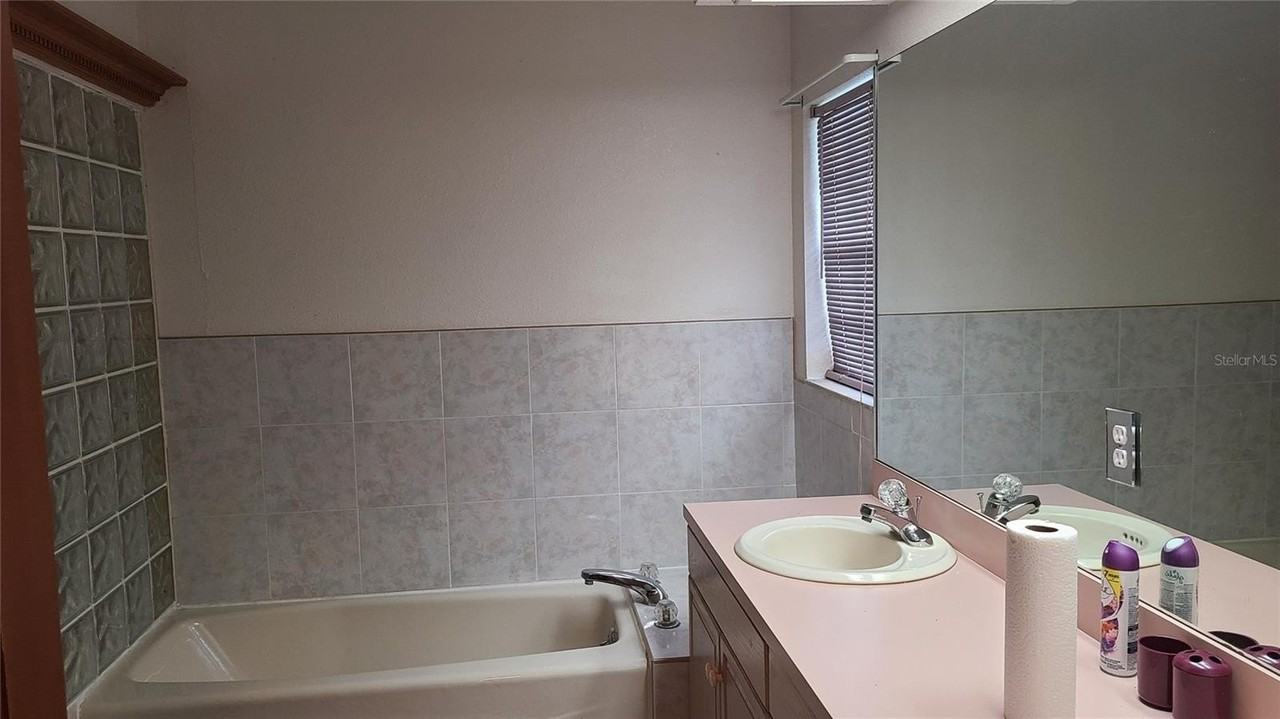 8404 Barrett Pl - Photo 5 of 27