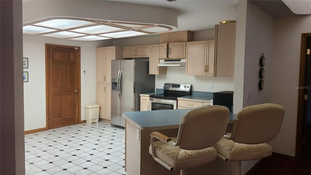 8404 Barrett Pl - Photo 7 of 27