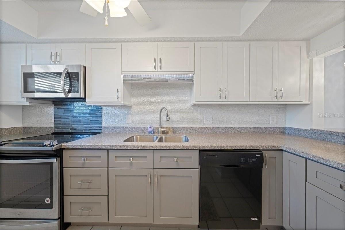 1749 S Highland Ave #C9 - Photo 5 of 33