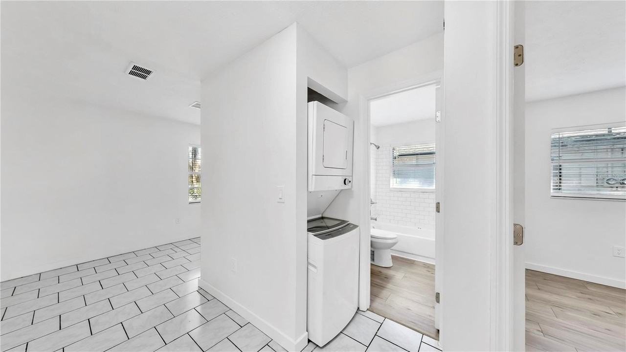 1204 E Seneca Ave #A - Photo 4 of 10