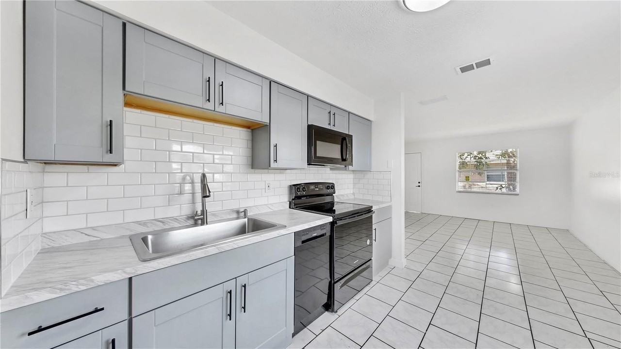 1204 E Seneca Ave #A - Photo 5 of 10