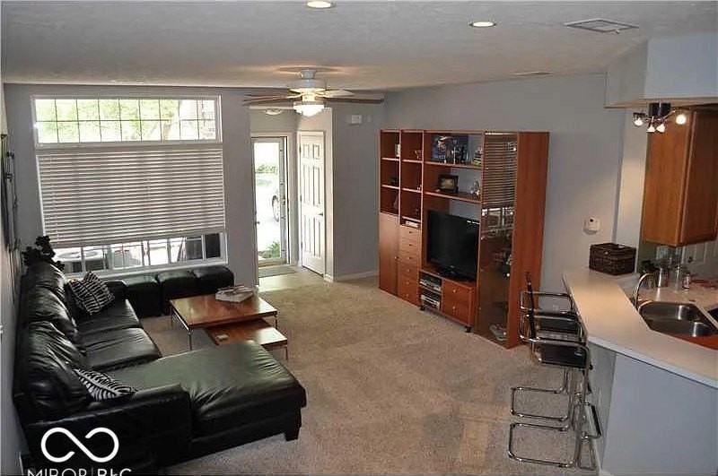 8382 Enclave Blvd - Photo 2 of 8