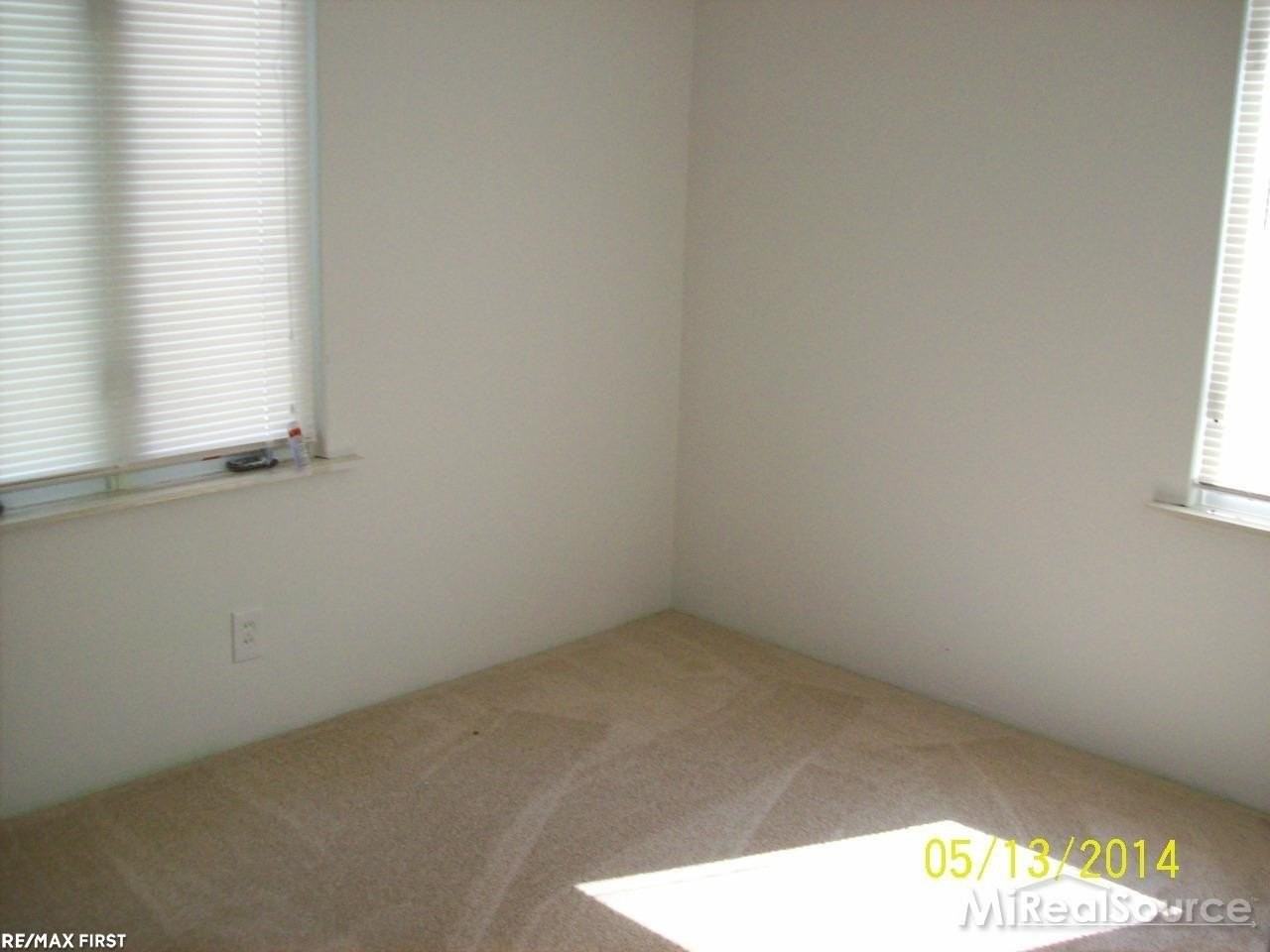 8076 Standard - Photo 5 of 6