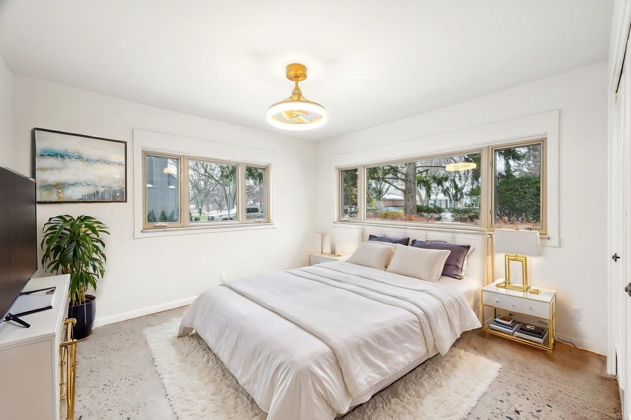 2185 W Lincoln St - Photo 6 of 14